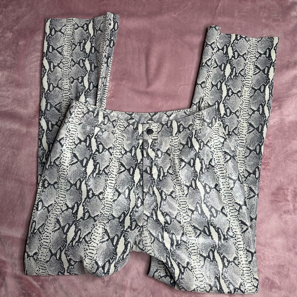 Wilson’s Leather 100% leather reptile snake print straight leg pants women’s 14